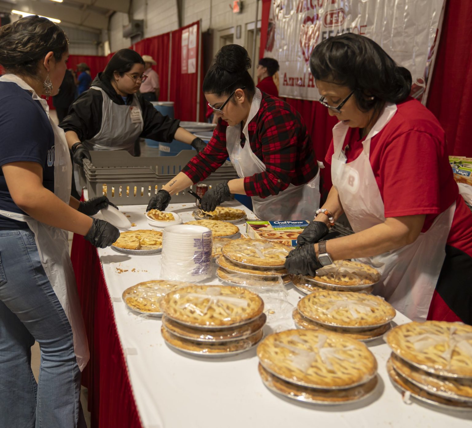 PHOTO GALLERY HEB fills plates and spreads holiday cheer at annual
